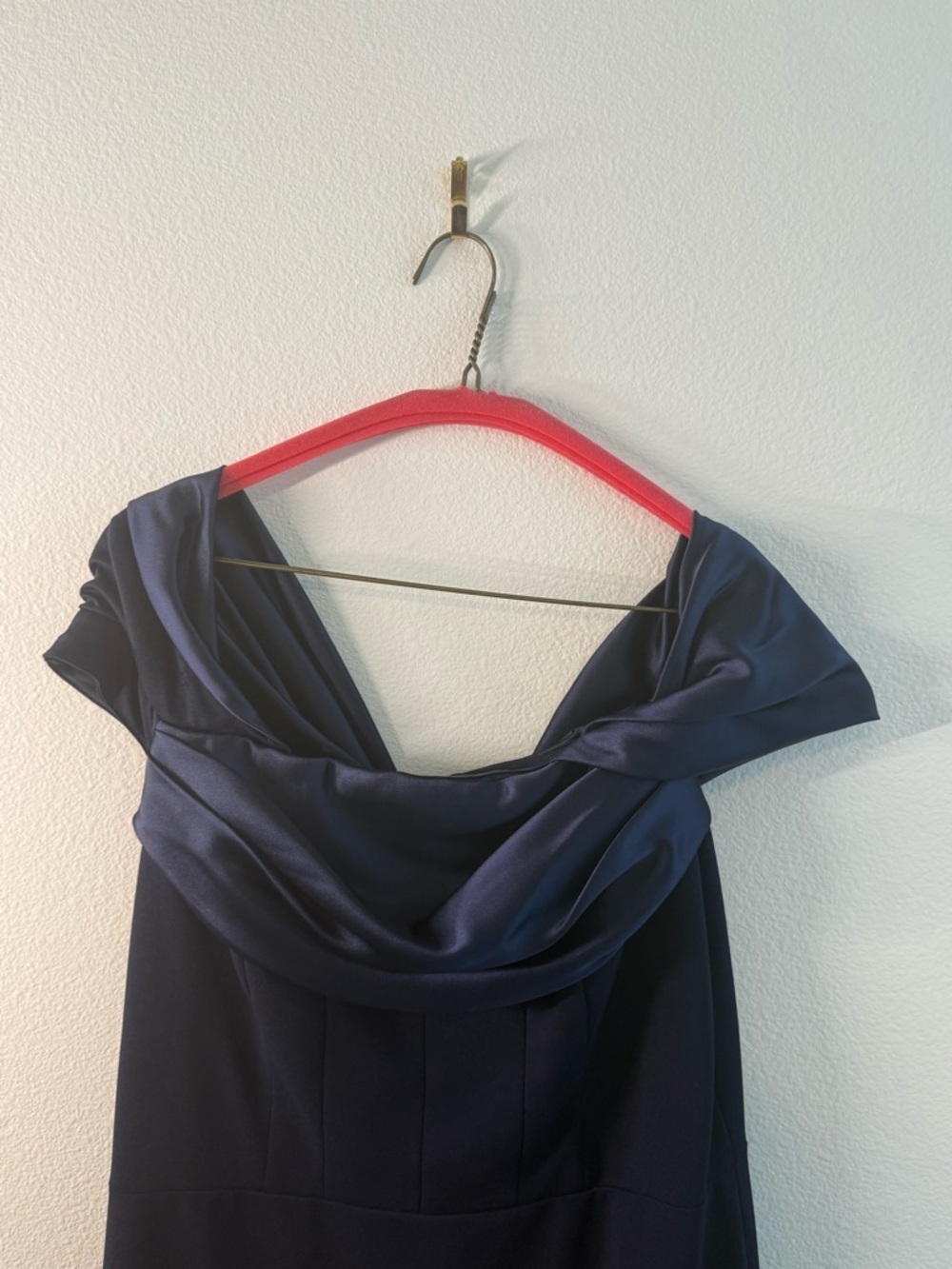 Stunning Off-Shoulder Navy Evening Gown - Picture 5 of 6